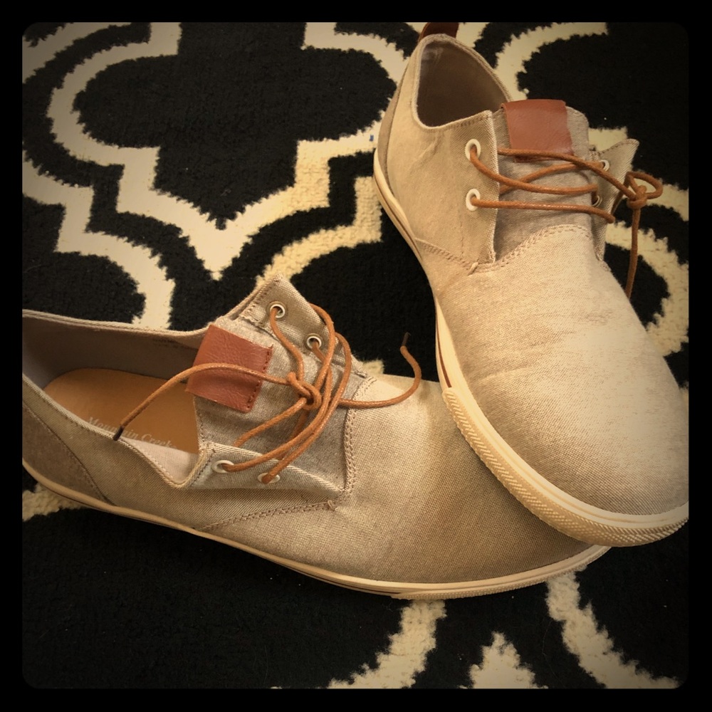 Men’s size 12 laced loafers